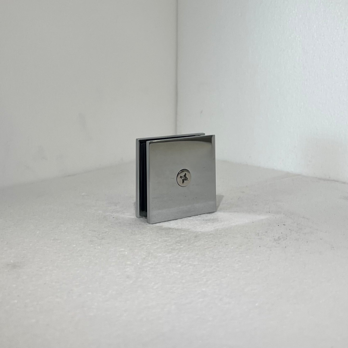 BILBO VANITY | Fixed Glass Panel Clamp
