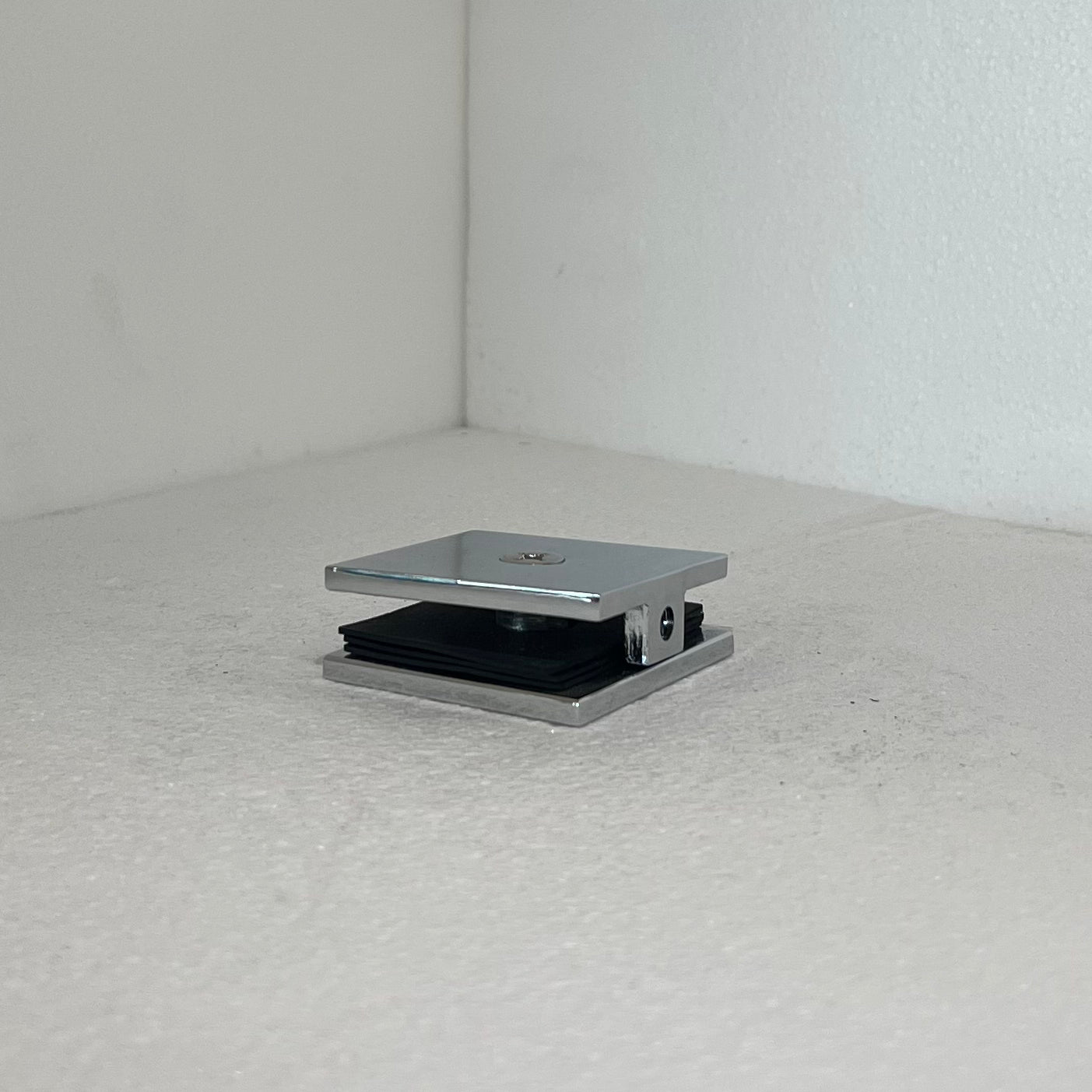BILBO VANITY | Fixed Glass Panel Clamp
